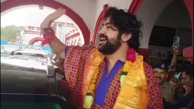 झांसी: झांसी स्टेशन पहुंचे धीरेन्द्र शास्त्री, बोले- धर्मांतरण करवाने वालों की ठठरी बांधेंगे