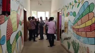 गांडेय फूलजोरी: एक ही जमीन पर दो लोगों के नाम से रसीद, अंचल अधिकारी कार्यालय के बाहर धरना