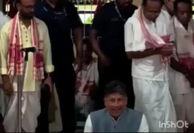 মৰিগাঁও: জাগীভকতগাঁওস্থিত আউনিআটী শাখা সত্ৰত বিধায়ক পীযুষ হাজৰিকা; আই-মাতৃ, বাপ-বান্ধৱৰ সৈতে মত বিনিময়