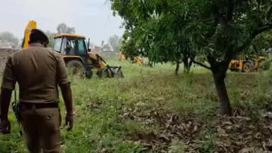 सीतापुर: खैराबाद में 100 बीघा जमीन पर किया गया था कब्जा, प्रशासन ने कराया कब्जा मुक्त, जमीन की कीमत 100 करोड़ रुपए बताई गई