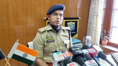 कुमारसैन: नशे की खेप के साथ 19 साल की युवती और उसके साथी को गिरफ्तार, पंजाब से सप्लायर 'टाइगर' भी पुलिस ने दबोचा: ASP अभिषेक
