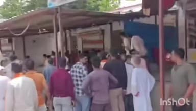 रतलाम: नामली के चौपड़ा चौराहे पर बाहरी युवकों में चले लाठी-डंडे,#वीडियो वायरल,पुलिस ने लिया जांच मे।