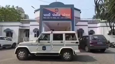 પારડી: કુંભારવાડમાં ચાલતી જતી મહિલાના ગળામાંથી મોટરસાયકલ પર આવેલા બે ઈસમો 1,20,000 ચેઈન તોડી ભાગી જતા ફરિયાદ