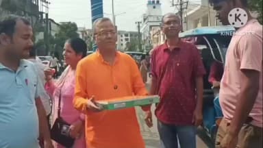 রায়গঞ্জ: মন্ত্রীসভা ঘোষণার পর রায়গঞ্জে বিজেপির উদ্যাপন, লাড্ডু বিতরণ