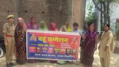 डुमरियागंज: पथरा बाजार में मिशन शक्ति पुलिस टीम द्वारा बालिकाओं और महिलाओं को किया गया जागरूक