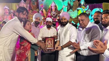 ਬਾਘਾ ਪੁਰਾਣਾ: ਬੀਤੀ ਰਾਤ ਬਾਘਾ ਪੁਰਾਣਾ ਵਿਖੇ ਕਰਵਾਏ ਗਏ ਮਾਤਾ ਰਾਣੀ ਜੀ ਦੇ ਵਿਸ਼ਾਲ ਜਾਗਰਣ ਵਿੱਚ ਵਿਧਾਇਕ ਅਮ੍ਰਿਤਪਾਲ ਸੁਖਾਨੰਦ ਵੱਲੋਂ ਹਾਜ਼ਰੀ ਭਰੀ ਗਈ