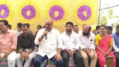 టెక్కలి: రైల్వే జోన్ కు కావలసిన 54 ఎకరాలు భూమి ఇవ్వకపోవడం వలన ఆలస్యం అయిందని పేర్కొన్న రాష్ట్ర మంత్రి కింజరాపు అచ్చం నాయుడు
