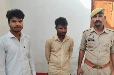 पटियाली: गंजडुंडवारा में ट्रेन के आगे कूदकर जान देने जा रहे युवक को जीआरपी ने बचाया, परिवार को सौंपा