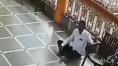 लातूर: देव तारी त्याला कोण मारी! औसा हनुमान देवस्थान परिसरात युवकाच्या तत्पर सीपीआरमुळे हार्टअटॅक आलेल्याचा वाचला जीव