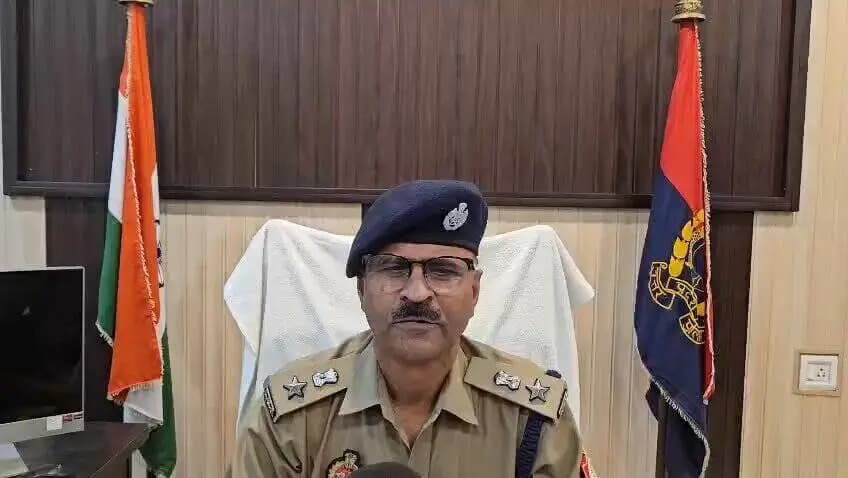 #Chitrakoo
थाना क्षेत्र पहाड़ी के ग्राम दुबारी में हुई घटना के सम्बन्ध में #SP_Ckt अरुण कुमार सिंह अपडेटेड बाइट। https:/...