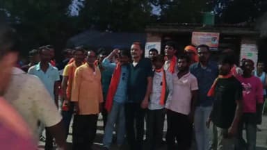 নানুর: কীর্ণাহারে তৃণমূলের কার্যালয় দখল নেওয়া কে ঘিরে বিজেপির প্রকাশ্যে গোষ্ঠী দ্বন্দ্ব
