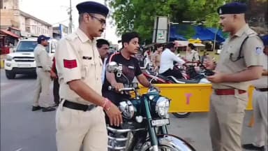 दतिया नगर: दतिया में सघन वाहन चेकिंग अभियान, बाइक चालक ने थाना प्रभारी को टक्कर मारी, महिला कांस्टेबल से भी हुई बहस