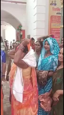 जौनपुर: कॉलेक्ट्रेट में विभिन्न मांगों को लेकर भीम आर्मी ने सौंपा ज्ञापन