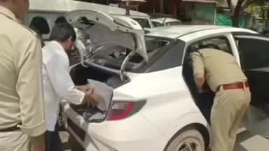 गोहद: रेल्वे क्रॉसिंग पर दिनदहाड़े ताबड़तोड़ फायरिंग, कार सवार बाल-बाल बचा, पुलिस ने दर्ज की FIR