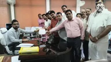 तरहसी: अखिल भारतीय क्षत्रिय महासभा ट्रस्ट के लोगों ने डीसी, एसपी और एसडीएम पलामू को सौंपा पत्र