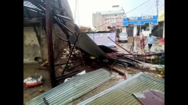 काटोल: काटोल तालुक्याला वादळी पावसाचा तडाखा; येनवा गावात घरांची पडझड, संत्रा-मोसंबीच्या बागा उद्ध्वस्त
[