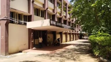 திண்டுக்கல் கிழக்கு: நிலத்தை தர மறுத்து கந்து வட்டி கும்பல் மேலும் பல லட்ச ரூபாய் வட்டியாக கேட்பதாக கூறி திண்டுக்கல் மாவட்ட காவல் கண்காணிப்பாளரிடம் விவசாயி புகார் மனு