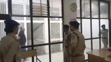 *कटनी में डीआईजी अतुल सिंह ने किया कोतवाली थाने का औचक निरीक्षण, दिए सख्त निर्देश*
अपने क्षेत्र की सभी खबरें देखने और *