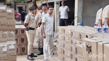 मकेर: मकेर में शराब तस्करी पर बड़ी कार्रवाई, दो ट्रकों से भारी मात्रा में अंग्रेजी शराब बरामद