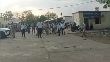पन्ना: मझगांय डैम डूब क्षेत्र में प्रशासन का बुलडोजर, बिना नोटिस 7 मकान ढहाए, भीषण गर्मी में बिजली काटी!