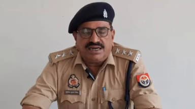 प्रकरण में प्राप्त तहरीर के आधार पर अभियोग पंजीकृत है। अभियुक्त को हिरासत में लेकर आवश्यक विधिक कार्रवाई की जा रही है। मौके पर शांति एवं कानून-व्यवस्था की स्थिति सामान्य है। उक्त के सम्बन्ध में क्षेत्राधिकारी जयसिंहपुर श्री सुनील कुमार सिंह द्वारा बाइट https://t.co/jjlU2JMPPV