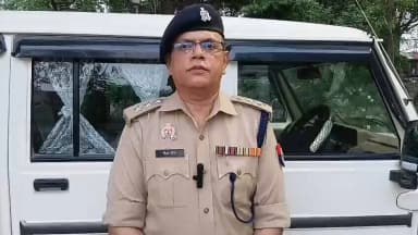 “आज दिनांक-02.06.2026, थाना कादीपुर जनपद सुल्तानपुर में स्थित बिजेथुआ महावीरन धाम पर, दो युवक कुंड में स्नान करते समय एक व्यक्ति की डूबनें से मृत्यु हो जानें के सम्बन्ध में क्षेत्राधिकारी कादीपुर श्री विनय गौतम द्वारा दी गयी बाइट- https://t.co/ptmpQJKCIR