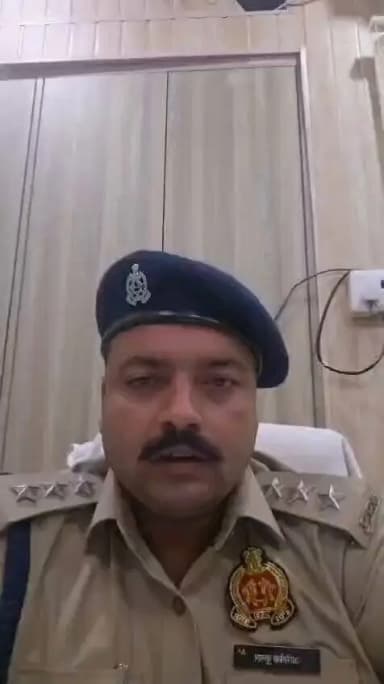 #SitapurPolice थाना तम्बौर क्षेत्रान्तर्गत हुई मुठभेड़ में क्षेत्राधिकारी लहरपुरअभिषेक कुमार द्वारा दी गयी बाइट। #UPPolice
@Igrangelucknow
@adgzonelucknow https://t.co/fxh3lEWmOZ