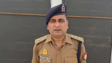#gorakhpurpolice
#PoliceAction
➡️ #PsGida क्षेत्रान्तर्गत स्थित ग्राम भड़सार में एक मानसिक रुप से विक्षिप्त व्यक्ति द्वारा शिव मन्दिर के शिवलिंग को क्षतिग्रस्त कर दिया गया।
➡️व्यक्ति को पुलिस हिरासत में लेकर, अग्रिम विधिक कार्यवाही की जा रही हैं ।
➡️जिसके संबंध में #COGida द्वारा वीडियो बाईट दी गयी
#UPPolice #VideoByte
@dgpup @AdgGkr @adgzonegkr @diggorakhpur