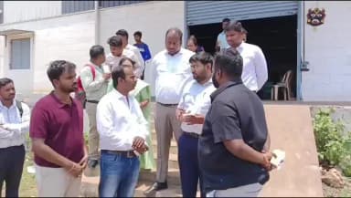 କୋରାପୁଟ: କୋରାପୁଟ ବ୍ଳକ୍ ର ବଙ୍ଗଲାଗୁଡ଼ା ଠାରେ ଥିବା କାଜୁ ମିଲ ବୁଲି ଦେଖିଲେ କୋରାପୁଟ ଜିଲ୍ଲାପାଳ