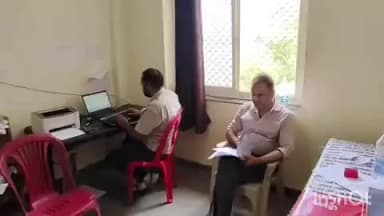 बसेड़ी: मनरेगा मस्टरोल जारी करने के बदले 25 हजार रुपये की रिश्वत लेते कनिष्ठ सहायक को किया गिरफ्तार