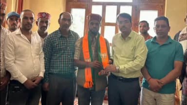 निरमंड: कांग्रेस छोड़ भाजपा में शामिल हुए बीडीसी सदस्य यशवंत सिंह, बंजार विधायक सुरेंद्र शौरी ने किया स्वागत