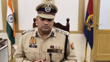 जनपद बरेली में 04 पुलिसकर्मियों पर आवेदक को अवैध रूप से बैठाए रखने एवं धनराशि लेकर छोड़ने जैसे गंभीर आरोपों के दृष्टिगत उन्हें तत्काल प्रभाव से निलंबित कर विभागीय जांच प्रारंभ की गई है, जिसके संबंध में #SSPBareilly की बाइट।
#UPPolice https://t.co/MLMxxVWT8F