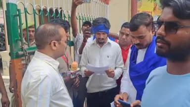 बुलंदशहर: भीम आर्मी ने लोकतंत्र के चारों स्तंभों में आरक्षण लागू करने समेत विभिन्न मांगों को लेकर राष्ट्रपति के नाम सौंपा ज्ञापन