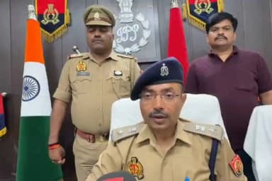 #amethipolice थाना जायस पुलिस व स्वाट टीम जनपद अमेठी द्वारा अतिशीघ्र लूट की घटना का अनावरण व लूट करने वाले 02 अभियुक्तों की गिरफ्तारी, लूट के विभिन्न पीली व सफेद धातु के आभूषण बरामदगी के संबंध में #AddlSP_अमेठी श्री ज्ञानेन्द्र कुमार सिंह द्वारा दी गई बाइट। https://t.co/qwKmG6en4N