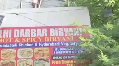 साकेत: मालवीय नगर अग्निकांड के बाद प्रशासन सख्त, आस-पास के होटलों के बोर्ड हटाए गए
