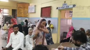 अलीगंज: मौसम बदलने के बाद सीएचसी पर बड़े मरीजों की भीड़, सर्दी, जुकाम और बुखार के मरीजों की संख्या में इजाफा