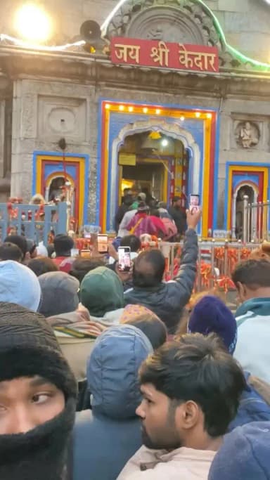केदारनाथ मंदिर मैं भीड़ का सेलाव #kedarnath temple #india #video kedarnath #mp