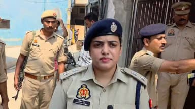 *थाना सिविल लाइन क्षेत्रान्तर्गत न्यायालय सुरक्षा में तैनात उप निरीक्षक द्वारा मधुबन कॉलोनी स्थित अपने प्राइवेट आवास पर फांसी लगाकर आत्महत्या कर लेने के सम्बन्ध में वरिष्ठ पुलिस अधीक्षक बदायूं द्वारा दी गयी बाइट।*#budaunpolice https://t.co/B7V1I3l8td