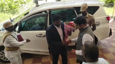 இராமநாதபுரம்: ராமநாதபுரம் மாவட்ட புதிய ஆட்சித் தலைவராக சிவகுரு பிரபாகரன் பொறுப்பேற்றுக் கொண்டார்