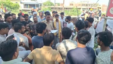 कन्नौज: मकरंदनगर स्थित पिज्जा रेस्टोरेंट में बजरंग दल का हंगामा, हिंदू युवतियों के साथ मिले मुस्लिम युवक
