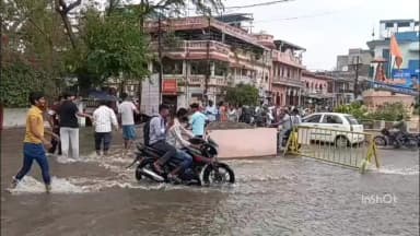 डॉ. अंबेडकर नगर: महू नर्मदा का पानी पहुंचाने वाली नर्मदा थर्ड फेस की मुख्य लाइन महू में फूटी क्षेत्र व जल मग्न