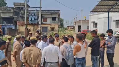 उतरौला: पुलिस अधीक्षक ने थाना गंडास बुजुर्ग में हुई हत्या की घटना के संबंध में घटनास्थल का किया निरीक्षण