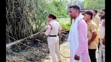 बड़हरिया: कुड़े की चिंगारी से लगी झोपड़ी में आग, कड़ी मस्सकत के बाद पाया गया आग पर काबू