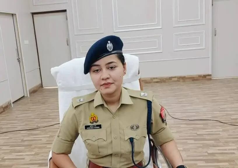 #SSPBareilly के निर्देशन में #bareillypolice के कम्प्यूटर ऑपरेटरों एवं CCTNS कर्मियों द्वारा CEIR पोर्टल तथा सर्विलांस टीम की सहायता से खोए/गुम हुए 462 मोबाइल फोन (अनुमानित कीमत लगभग ₹95 लाख) बरामद कर उनके वास्तविक स्वामियों को वापस किए जाने के संबंध में #SPSouth बरेली की बाइट। https://t.co/KdTU4XXMFO