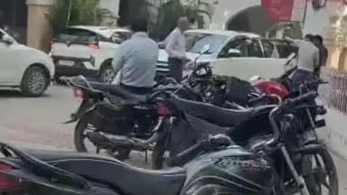सदर: प्रयागराज: प्रधान डाकघर में CBI की रेड, डेढ़ लाख रुपये की रिश्वत लेते XEN रंगे हाथ गिरफ्तार