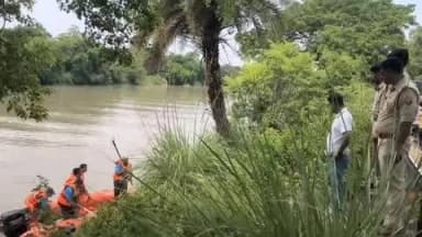 जानसठ: भोपा गंगनहर के गहरे पानी में रॉकी हत्याकांड मामले को लेकर कटा सिर और टीम लगातार सर्च अभियान चला रही है