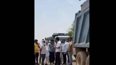 कठूमर: पनियाला-बड़ौदामेव एक्सप्रेस-वे पर ठेकेदारों ने किया प्रदर्शन, 15 करोड़ भुगतान की मांग