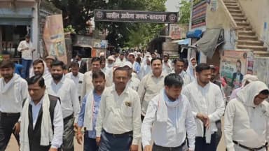 उतरौला: उतरौला तहसील अंतर्गत अधिवक्ता की भूमि पर कब्जा को लेकर अधिवक्ताओं ने तहसील परिसर में किया कार्मिक अनशन, जारी