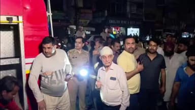 मुज़फ्फरनगर: मुजफ्फरनगर में भीषण अग्निकांड, इलेक्ट्रॉनिक शॉप में लगी आग से लाखों का नुकसान, आग का मंजर देख दुकानदार बेहोश हुआ