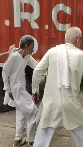 मुज़फ्फरनगर: कचहरी में 'पॉकेटमार' समझ बुजुर्ग की पिटाई, भीड़ ने डीएम कार्यालय तक घसीटा, बुजुर्ग ने कहा- बेटी की तलाश में आया था